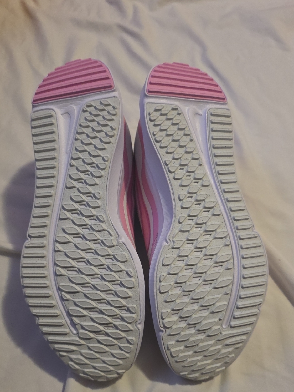 Nike White and Pink Athletic Trainers - Picture 6 of 8